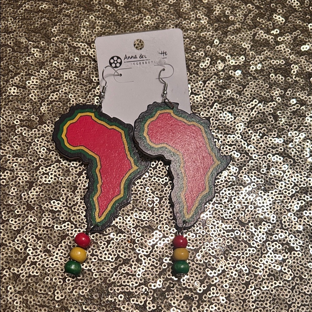 Africa-shaped Rasta Wood Earrings with Bead Drops
